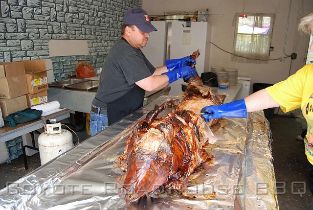 pigroast_2009_010.jpg