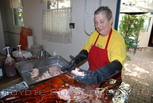 pigroast_2010_015.jpg
