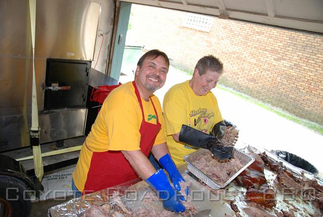 pigroast_2010_036.jpg